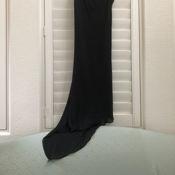 Black Lily V-Neck Scoop Neck Dress (Size L) - Picture 3 of 4